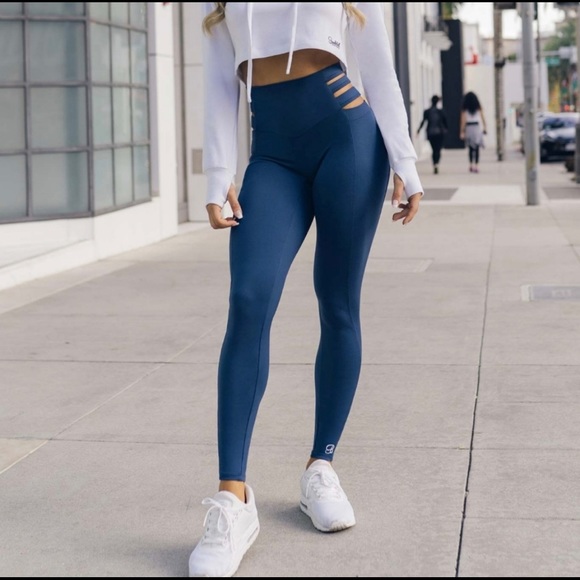 ISO BOMBSHELL SAVAGE BLUE XS/ Black XXS